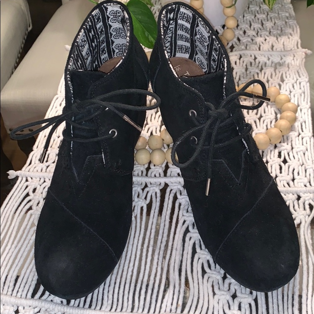 Toms Desert Wedge Suede Booties